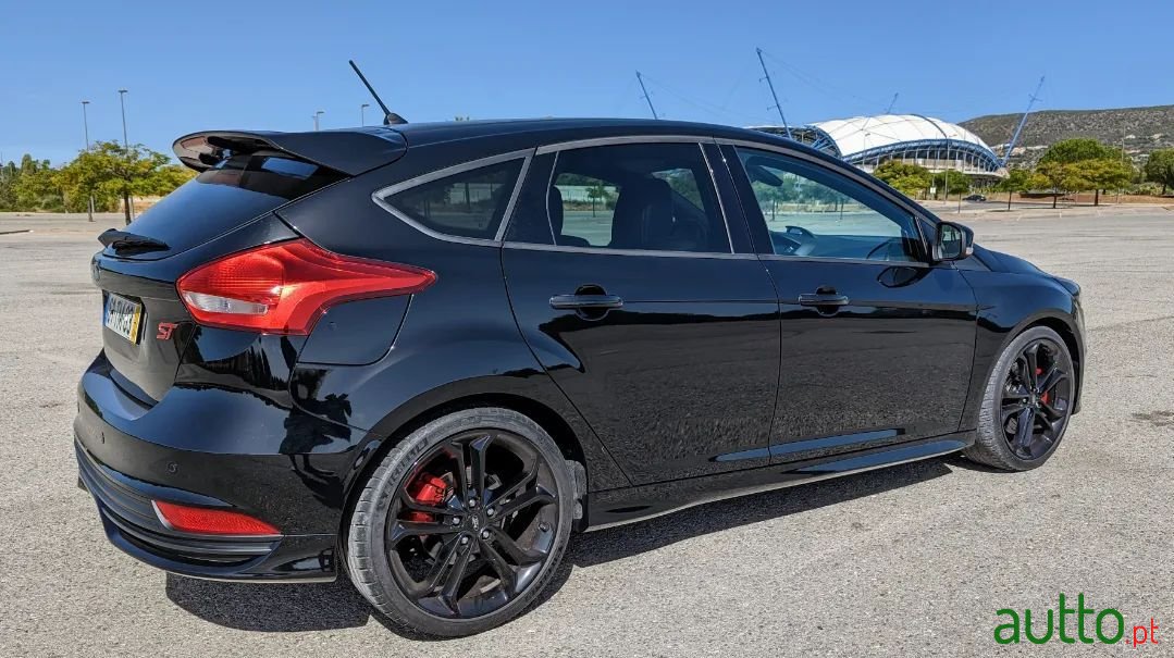 2017' Ford Focus photo #5