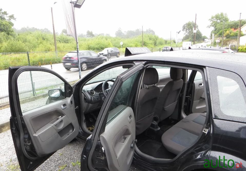 2003' Ford Fiesta photo #5