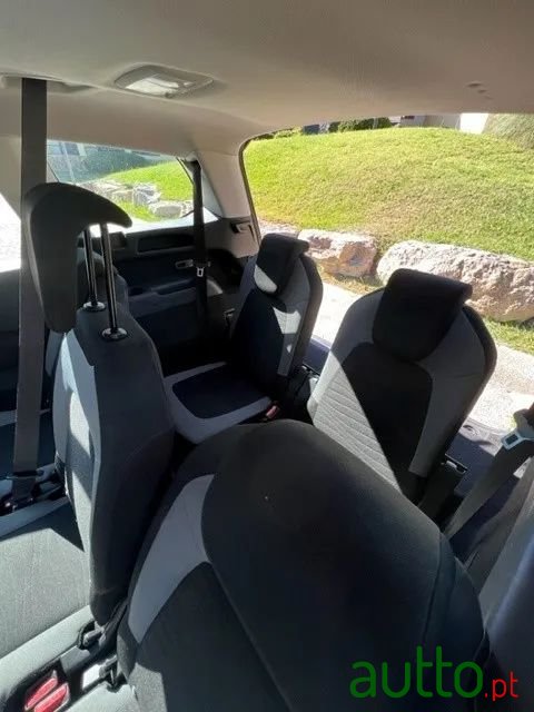 2014' Citroen C4 Grand Picasso photo #6