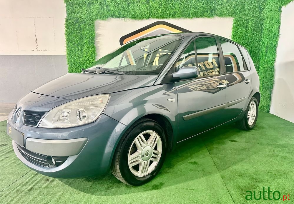2008' Renault Scenic photo #1