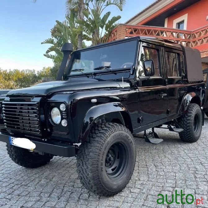 2004' Land Rover Defender photo #3