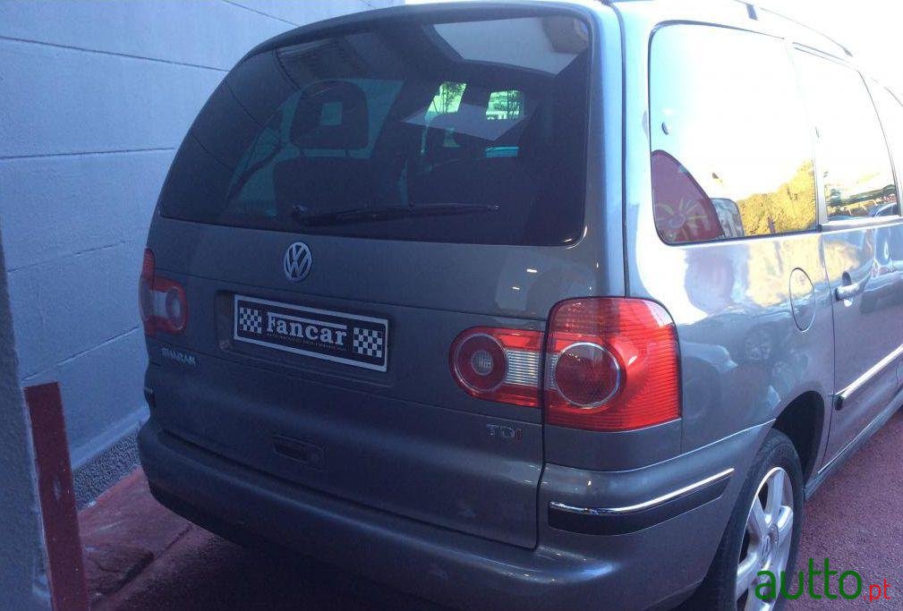 2005' Volkswagen Sharan 1.9 TDi Highline Tip photo #2
