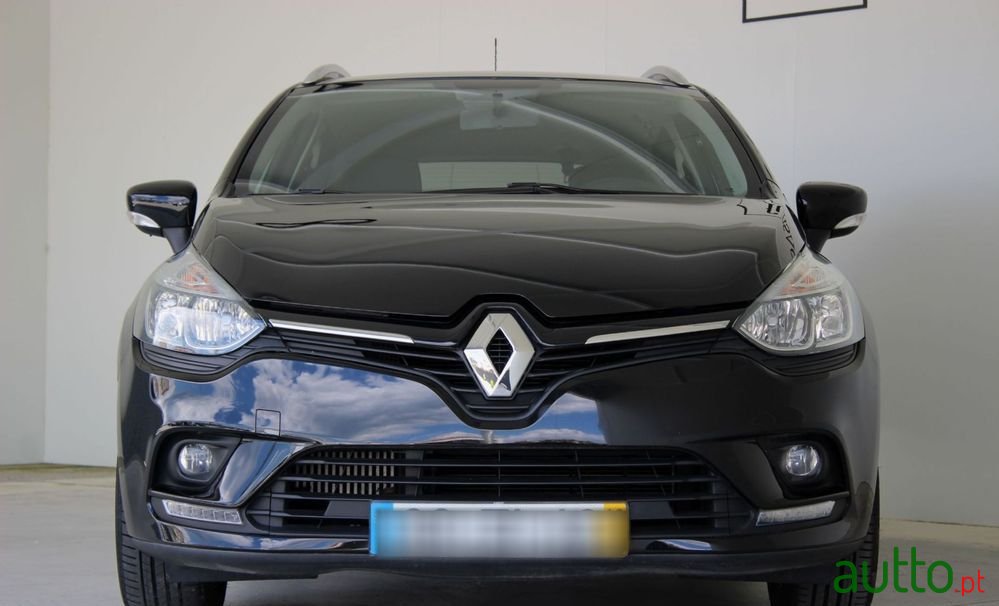 2019' Renault Clio Sport Tourer photo #2