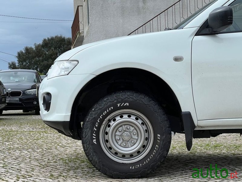 2015' Mitsubishi L200 photo #2