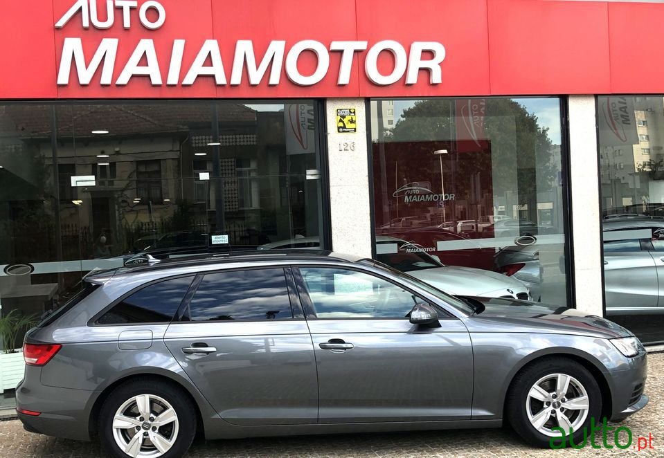 2017' Audi A4 Avant photo #3