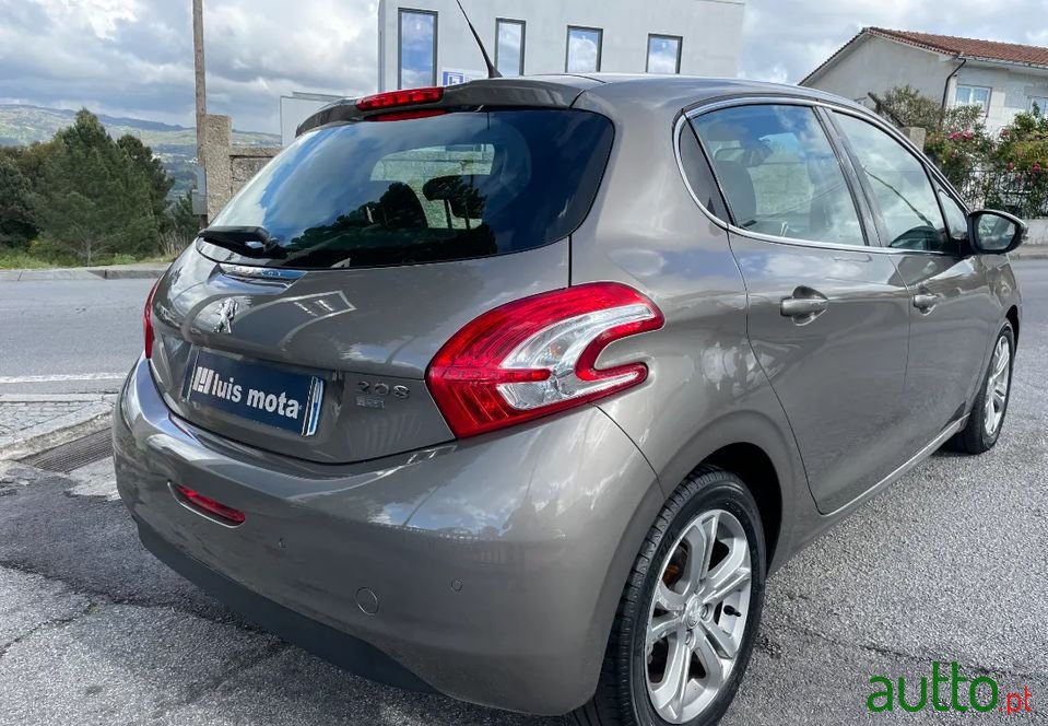 2013' Peugeot 208 photo #4