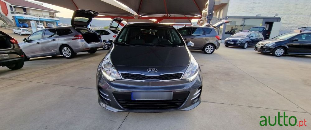 2015' Kia Rio photo #2
