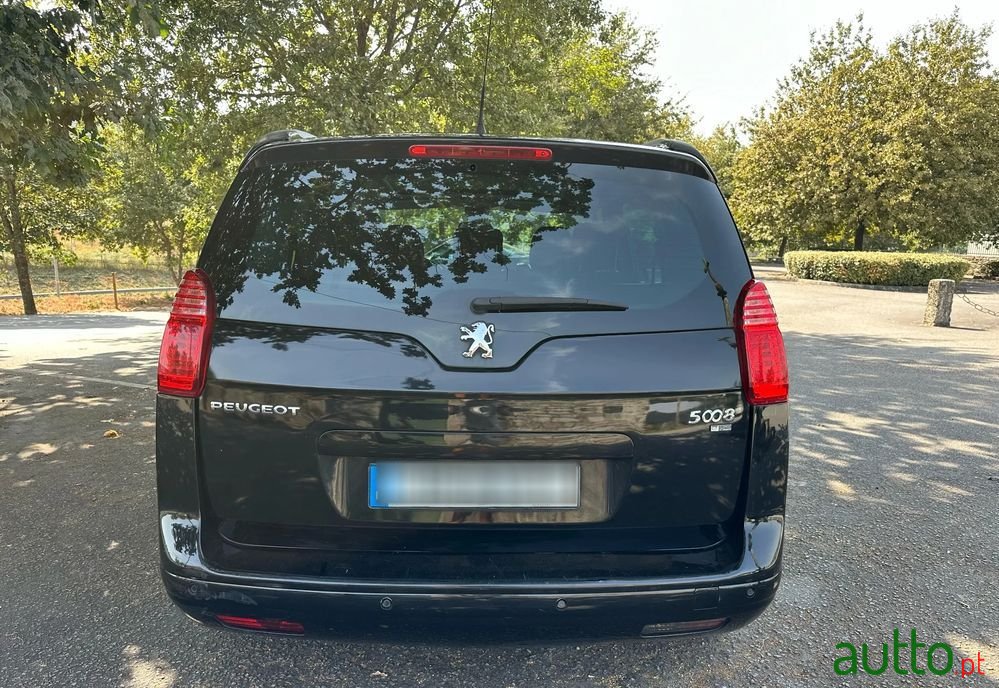 2012' Peugeot 5008 photo #6