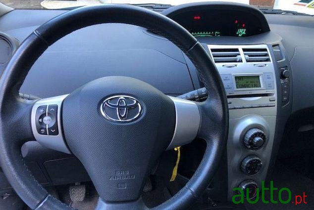 2009' Toyota Yaris Vvt-I Ac photo #3