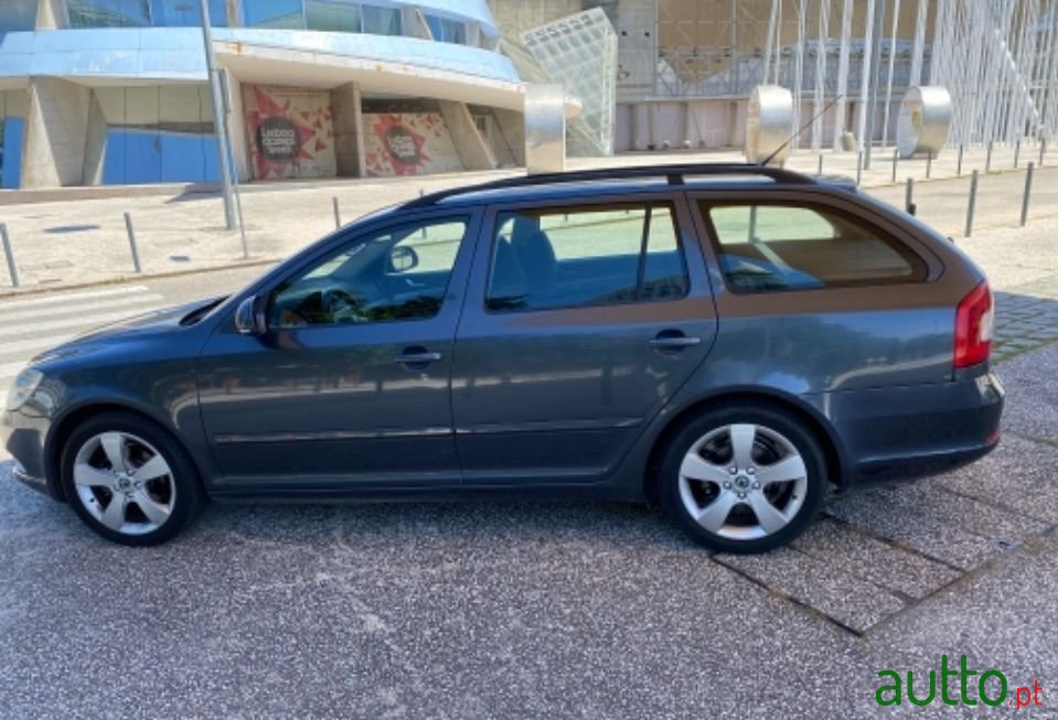 2010' Skoda Octavia Break photo #5