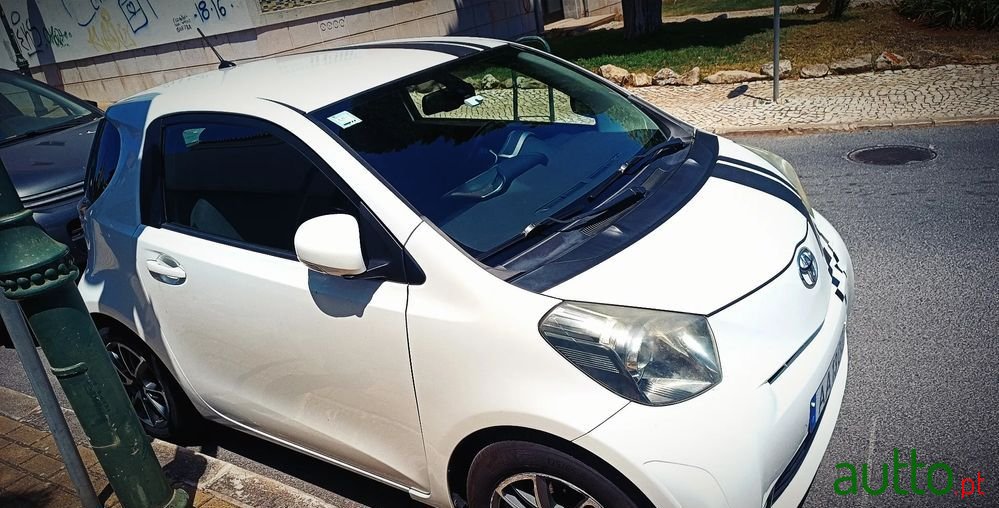 2009' Toyota iQ 1.0 Vvt-I photo #2