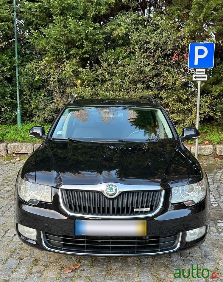 2013' Skoda Superb Break photo #2