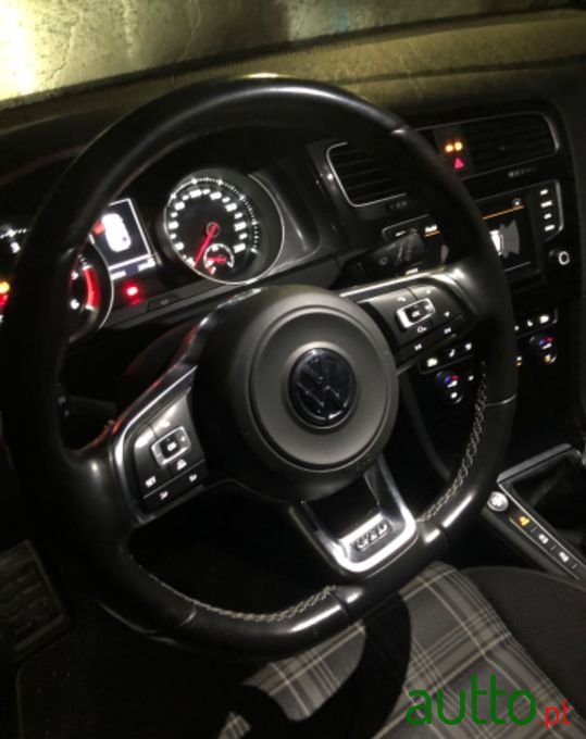 2016' Volkswagen Golf photo #6