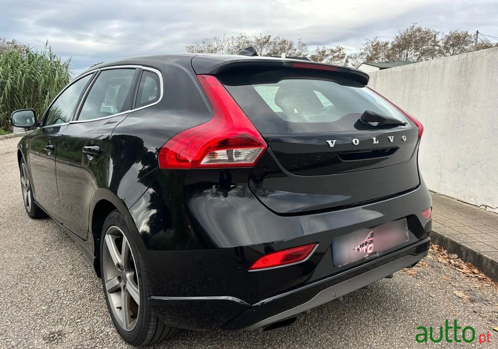 2015' Volvo V40 D2 Ocean Race photo #6