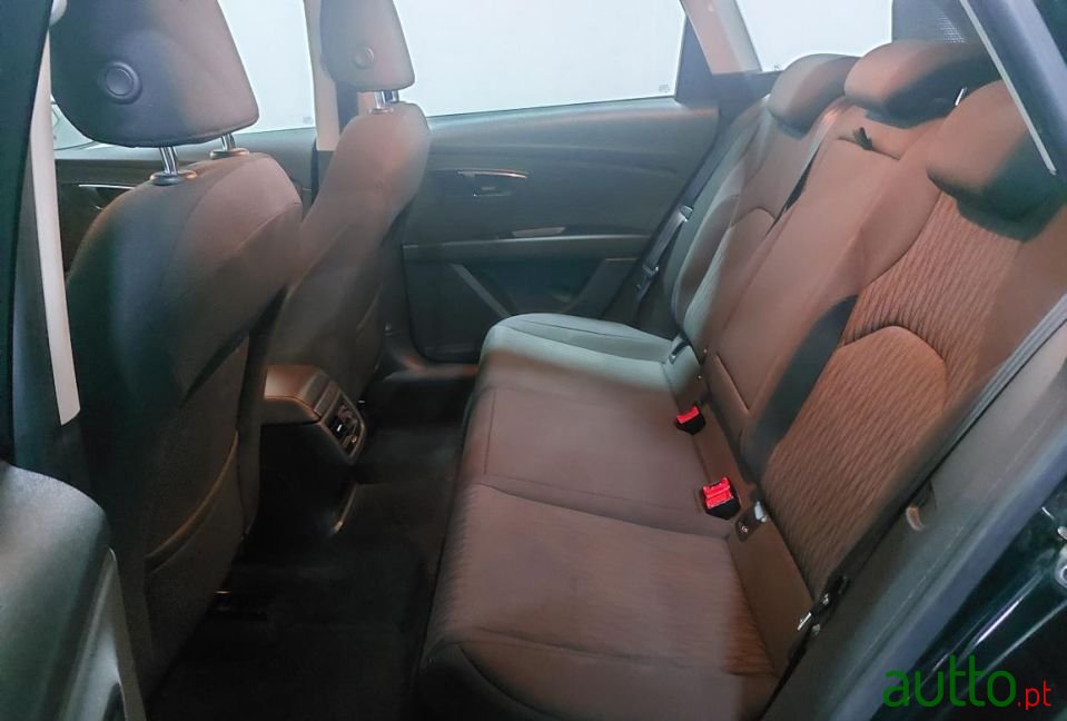 2014' SEAT Leon-St photo #6