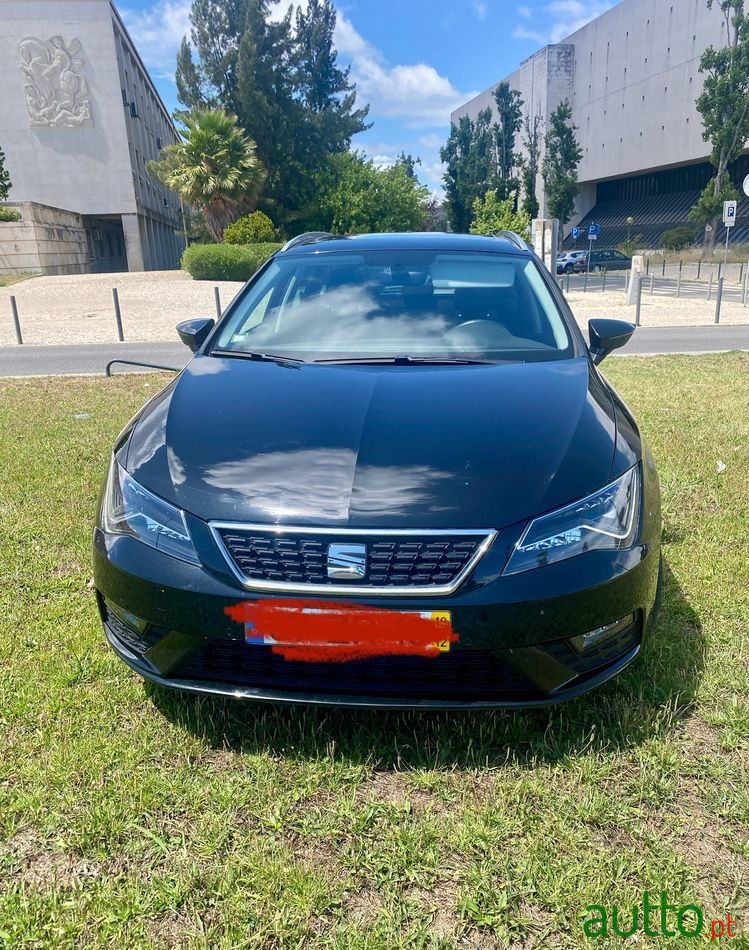 2019' SEAT Leon St photo #2