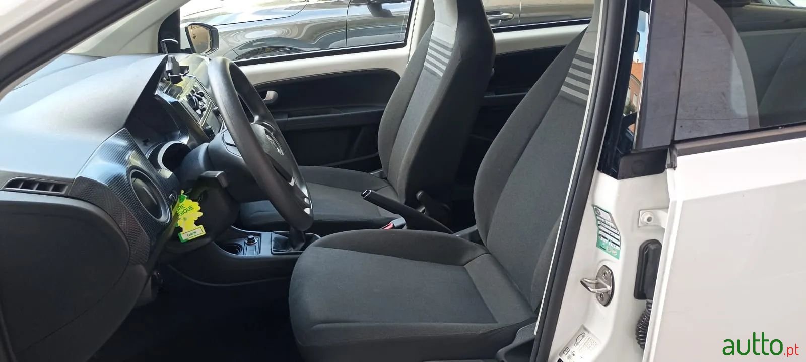 2019' Volkswagen Up photo #5