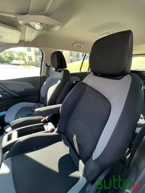 2014' Citroen C4 Grand Picasso photo #3