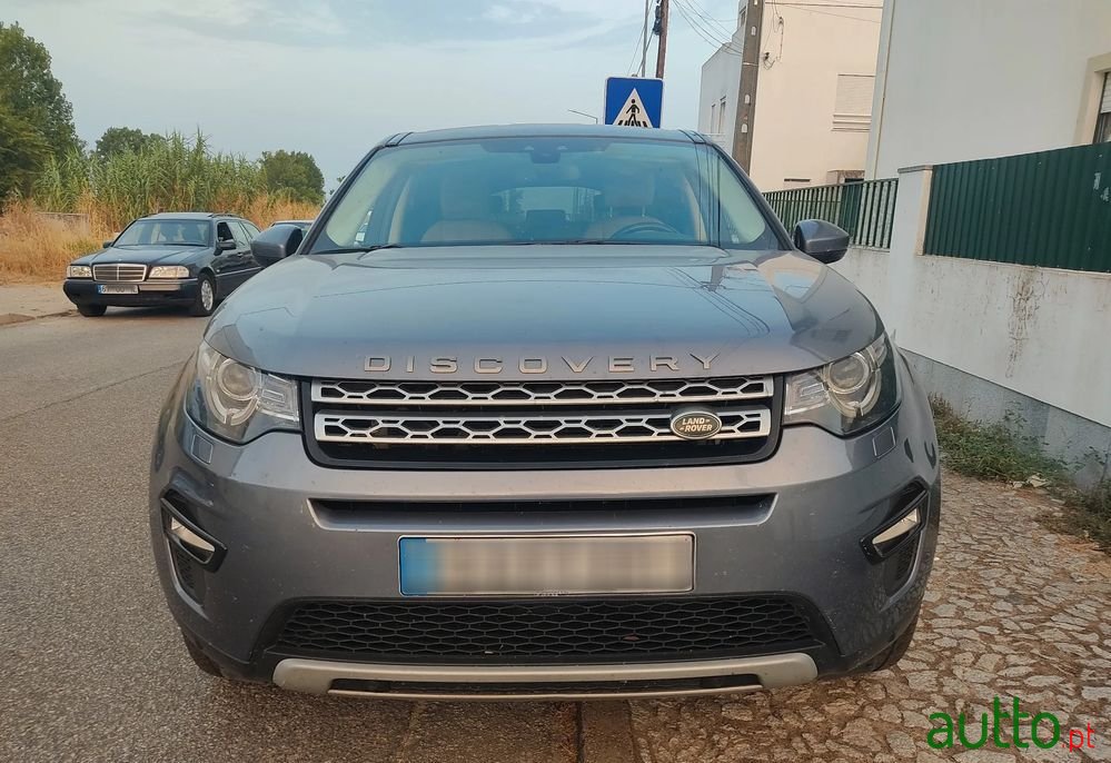 2019' Land Rover Discovery Sport photo #5