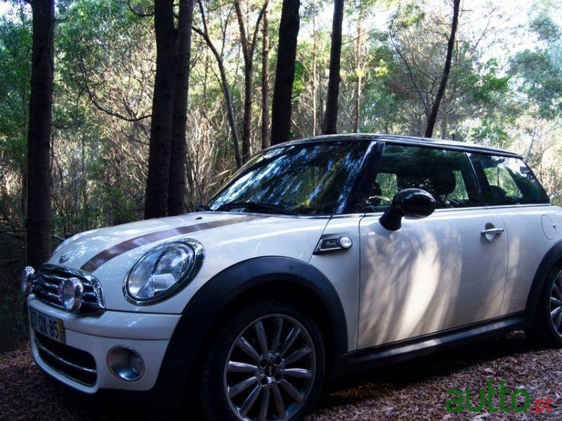 2010' MINI Cooper photo #3