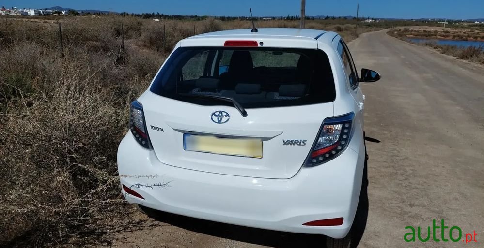 2014' Toyota Yaris photo #6