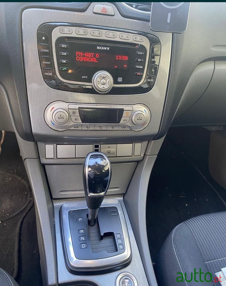 2010' Ford Focus Sw photo #1