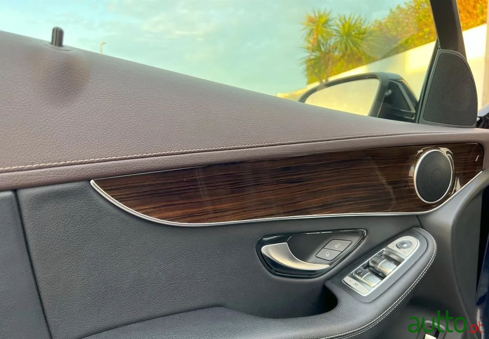 2018' Mercedes-Benz GLC 250 photo #2