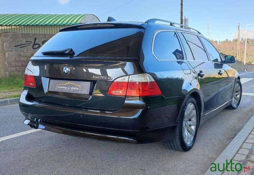 2009' BMW 525 photo #2