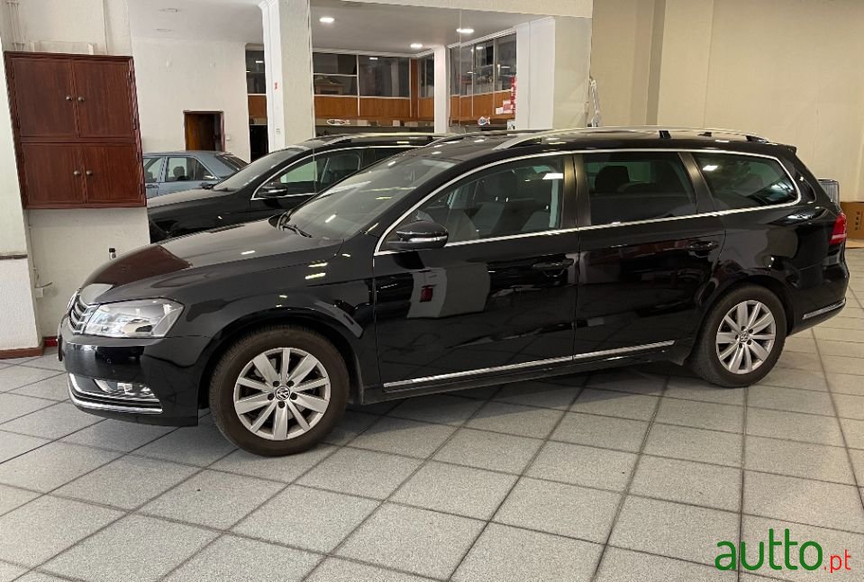 2011' Volkswagen Passat photo #3