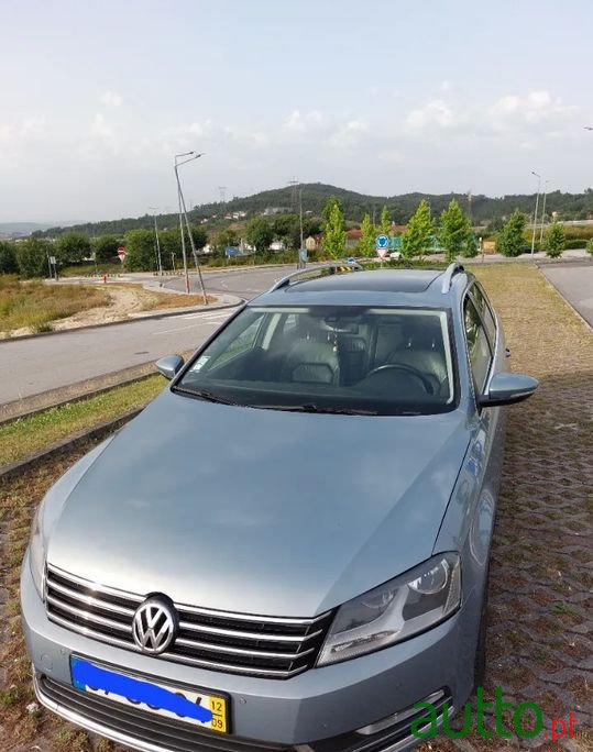 2012' Volkswagen Passat Variant photo #2