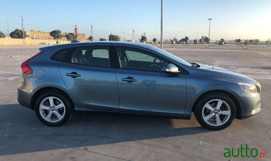 2012' Volvo V40 photo #1