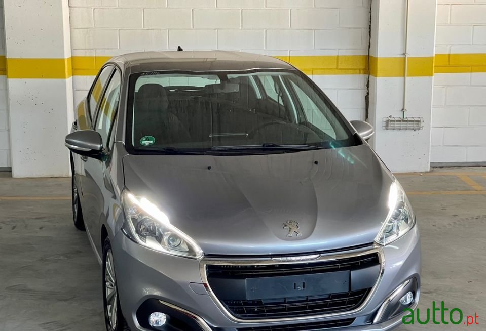 2019' Peugeot 208 photo #2