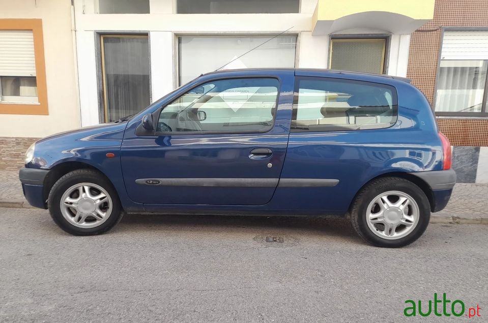 2001' Renault Clio photo #3