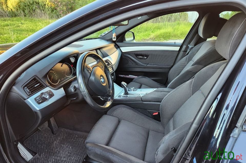 2013' BMW 525 photo #5