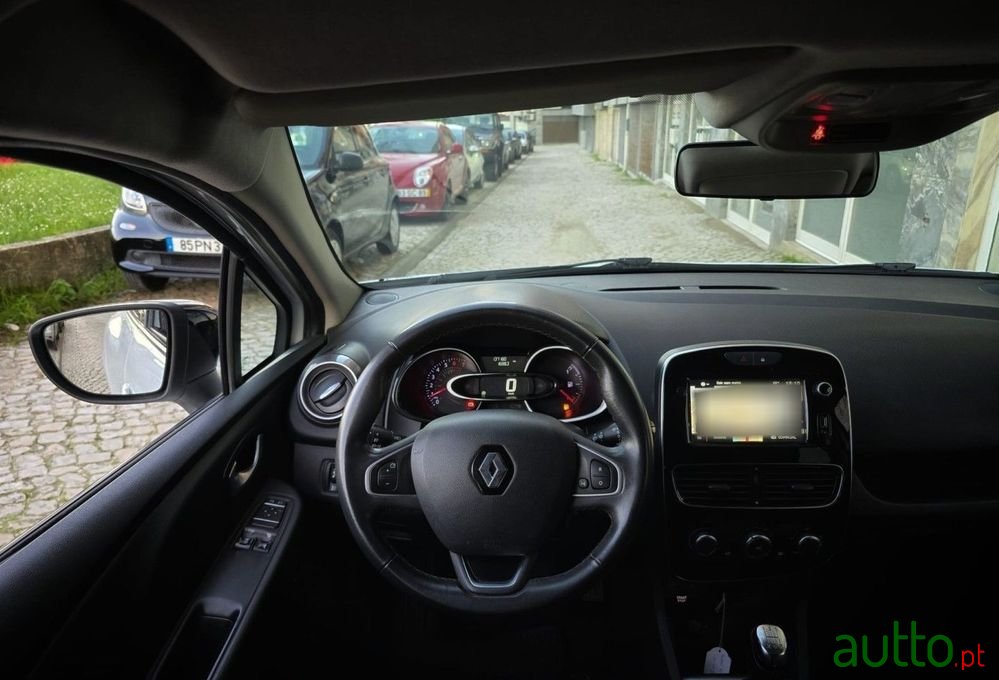 2017' Renault Clio Sport Tourer photo #6