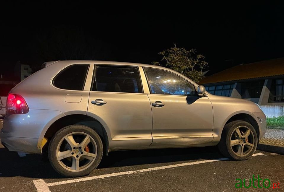 2005' Porsche Cayenne photo #3