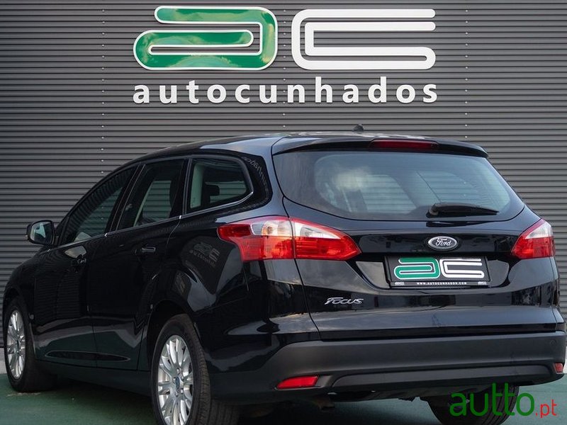2011' Ford Focus Sw photo #4