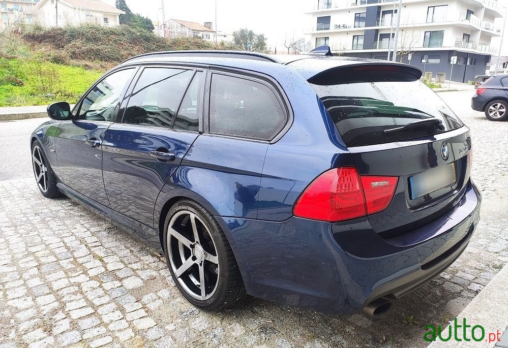 2010' BMW 320 D Touring Auto photo #6