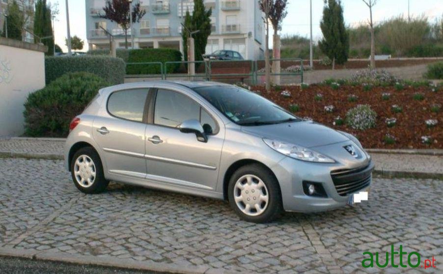 2010' Peugeot 207 1.6 Hdi Premium photo #2