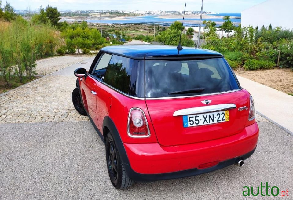2010' MINI Cooper photo #3