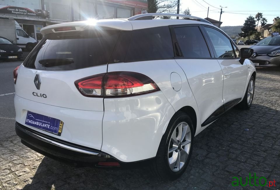 2018' Renault Clio Sport Tourer photo #4