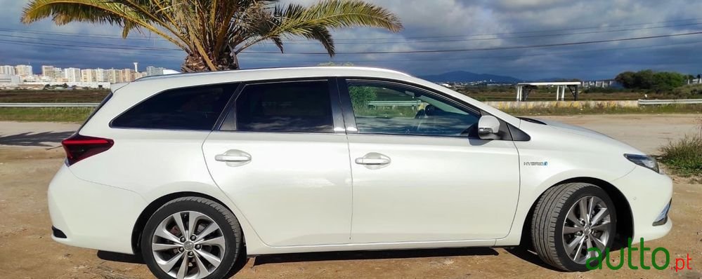 2018' Toyota Auris Touring Sports photo #6