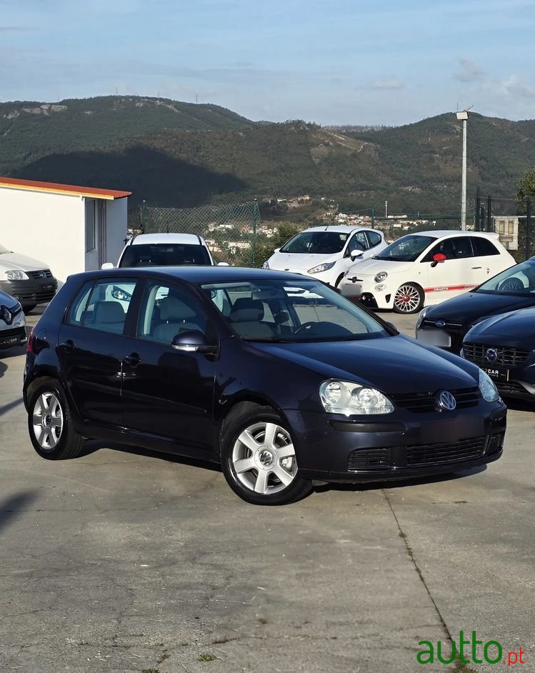2004' Volkswagen Golf 1.4 Fsi Trendline photo #3