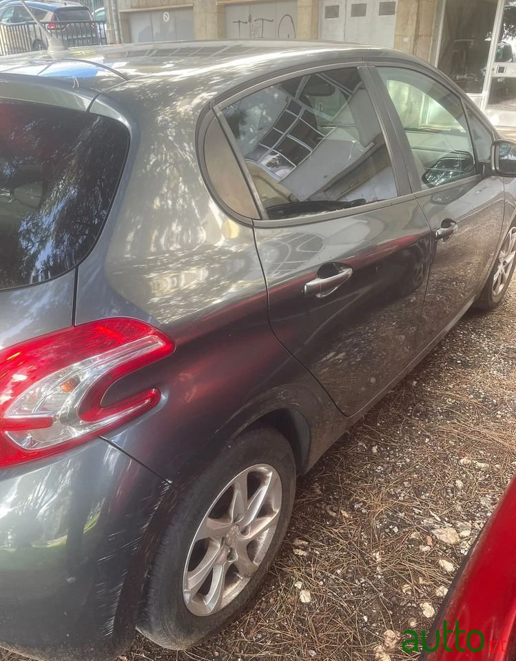 2013' Peugeot 208 photo #5