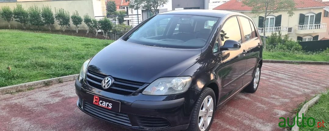 2005' Volkswagen Golf photo #1