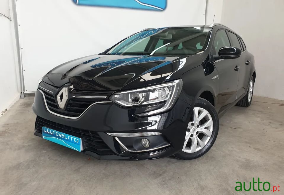 2018' Renault Megane Sport Tourer photo #2