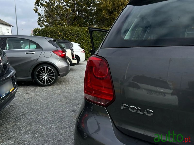 2010' Volkswagen Polo photo #4
