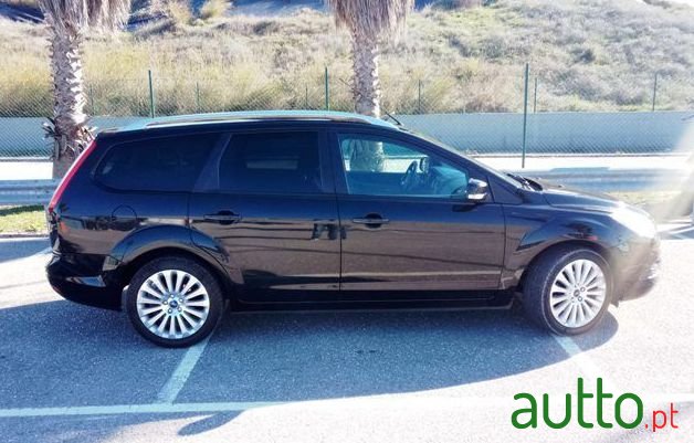 2010' Ford Focus Sw photo #3