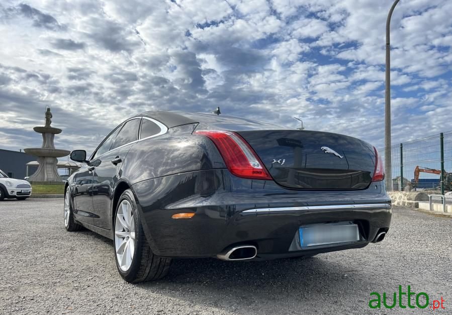 2014' Jaguar XJ photo #2