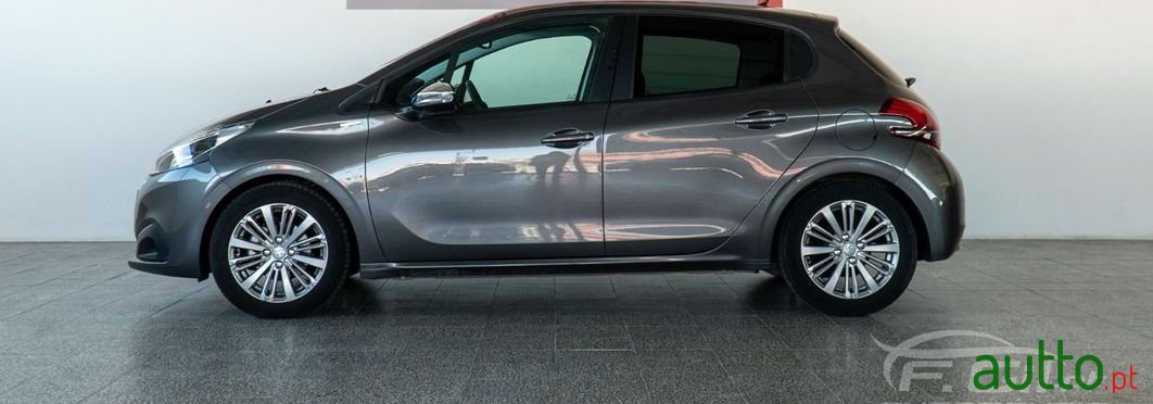 2018' Peugeot 208 photo #2